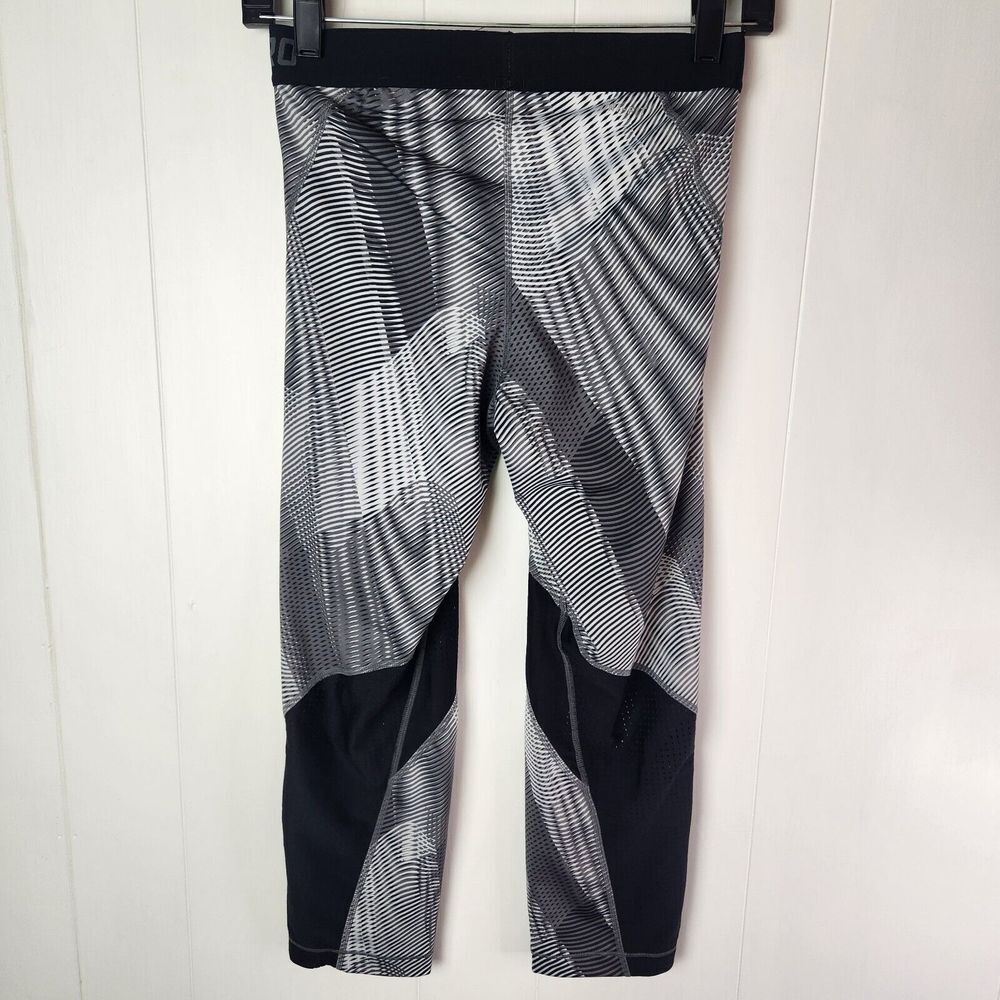 Nike Pro Capri Leggings Medium Training Yoga Workout‎ - Picture 3 of 5
